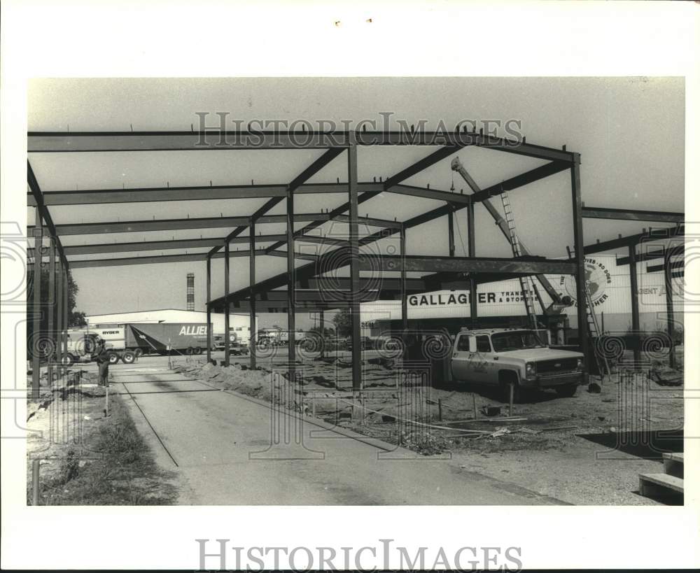 1986 Press Photo Mardi Gras Truck Stop Under Construction, Elysian Fields Ave. - Historic Images