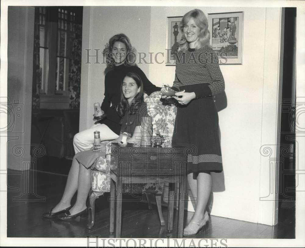 1971 Kappa Kappa Gamma Alumnae group together Historic Images