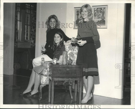 1971 Press Photo Kappa Kappa Gamma Alumnae group together - Historic Images