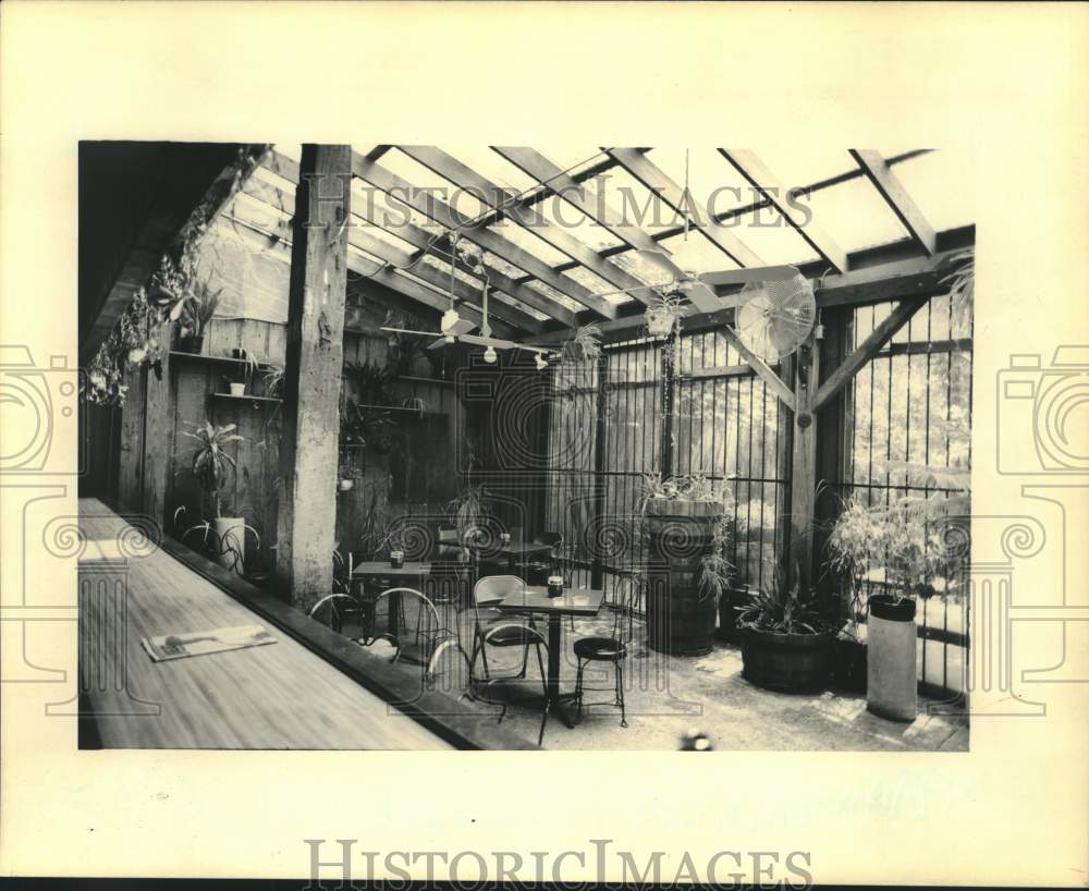 1990 Press Photo Interior of the Maple Leaf Bar - Historic Images