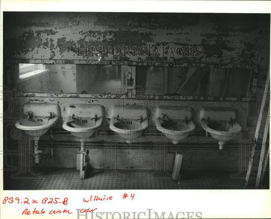 1993 Press Photo Little people wash room at old Louise Day Nursery, Camp Street - Historic Images