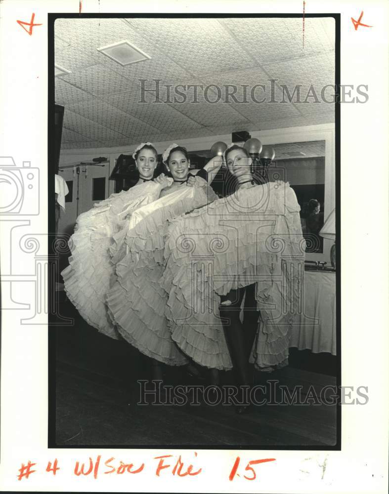 1989 Press Photo Guests at the Le Petit Theatre Gambling Party. - Historic Images