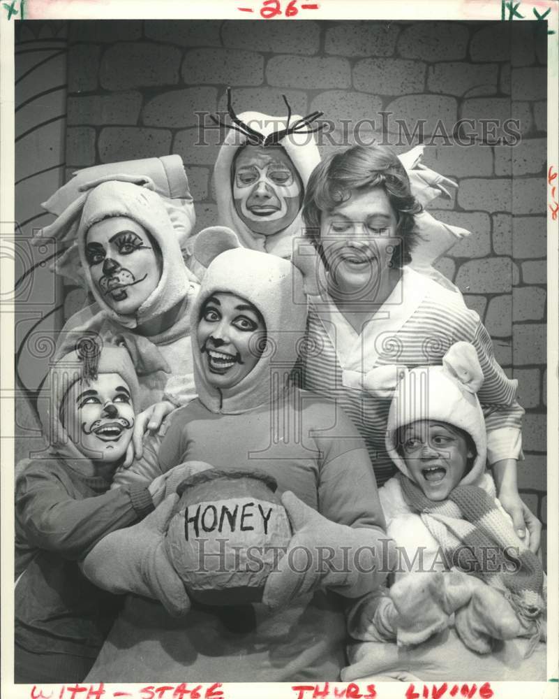 1988 Press Photo Winnie the Pooh cast at Le Petit Theater - Historic Images