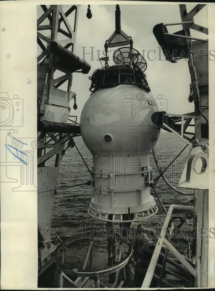 Press Photo First service capsule to be used off the Louisiana coast- Serviced - Historic Images