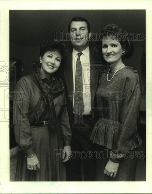 1988 Press Photo Mesdemoiselles - Doris Nelson with Larry and Cathy Lonergan - Historic Images