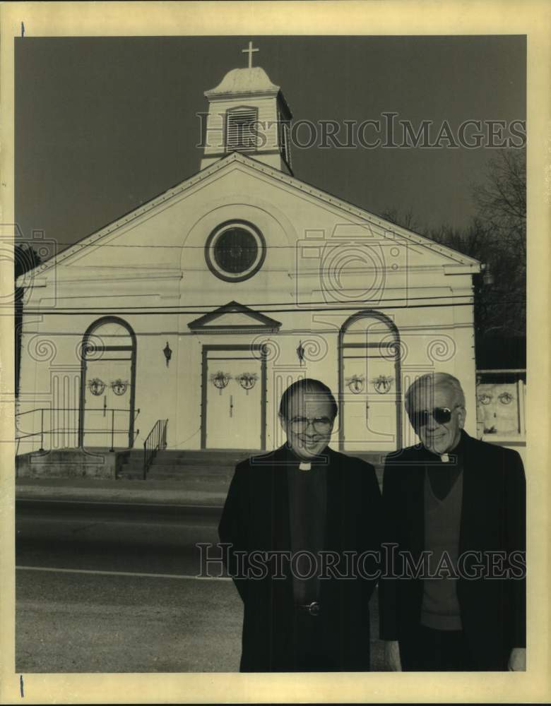 1992 Press Photo Father Frank Lipps &amp; Father Adrian Figuerola of Lady of Lourdes - Historic Images