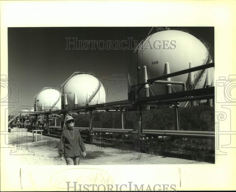 1988 Press Photo Athalia Jones of the British Petroleum Standard Oil Refinery - Historic Images