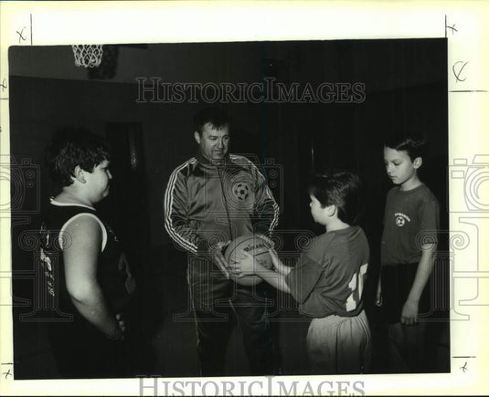 1991 Press Photo Basketball - Don Johnson with First Christian League members - Historic Images