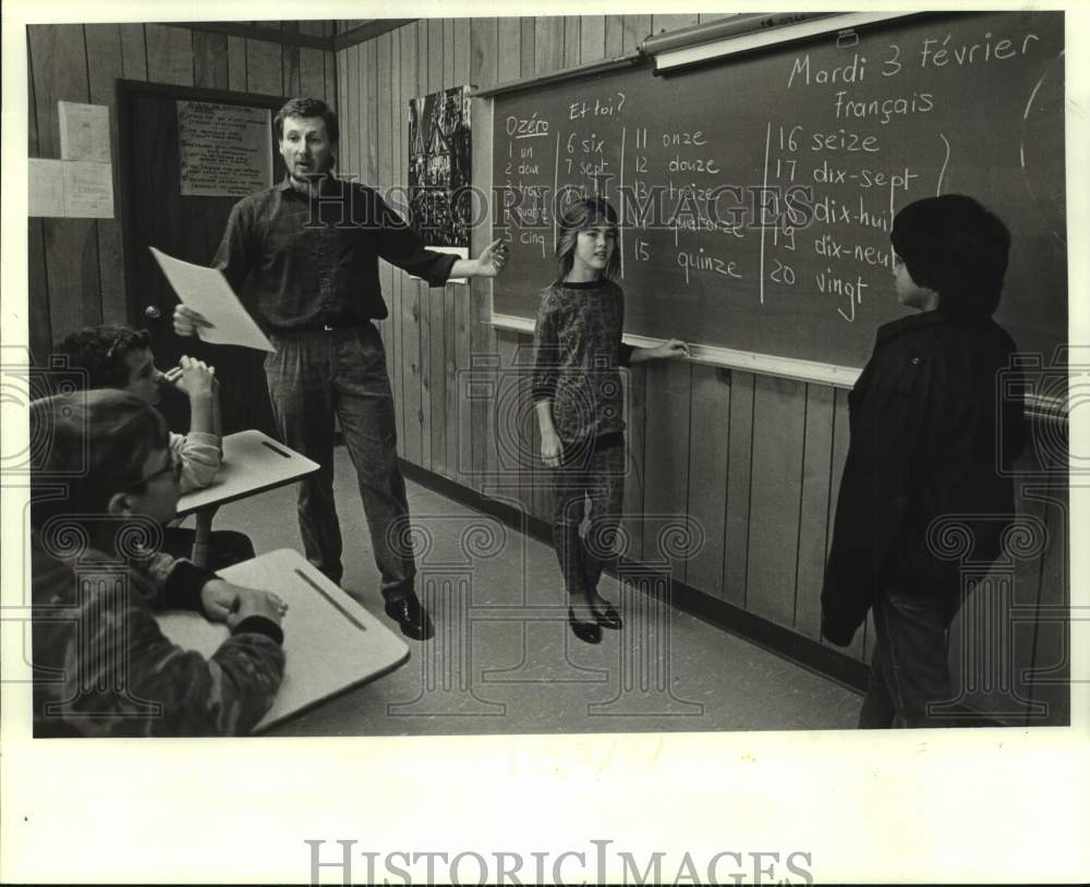 1987 Press Photo Didier Loisel, Frenchman teaching French in the Codofil program - Historic Images