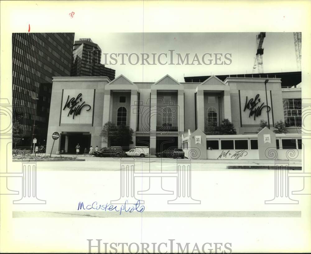 1988 Press Photo Street view of Lord &amp; Taylor. - Historic Images