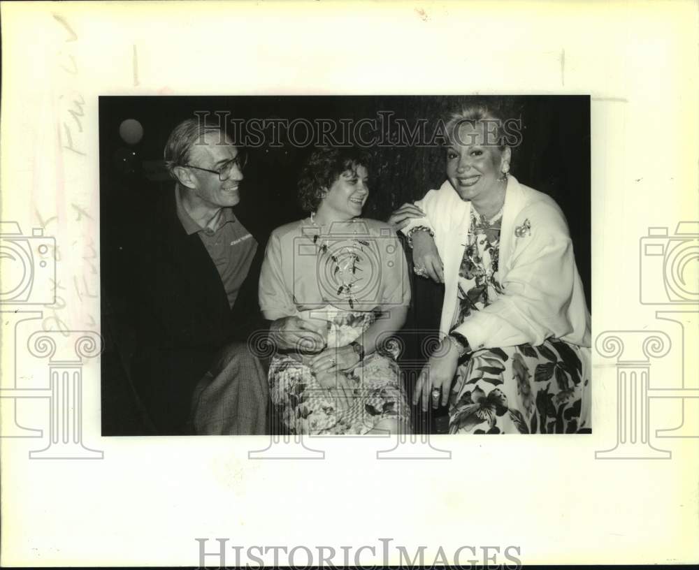 1989 Press Photo Mike Lacopo, Barbara Dickson, Eileen Kops at Newman School Gala - Historic Images