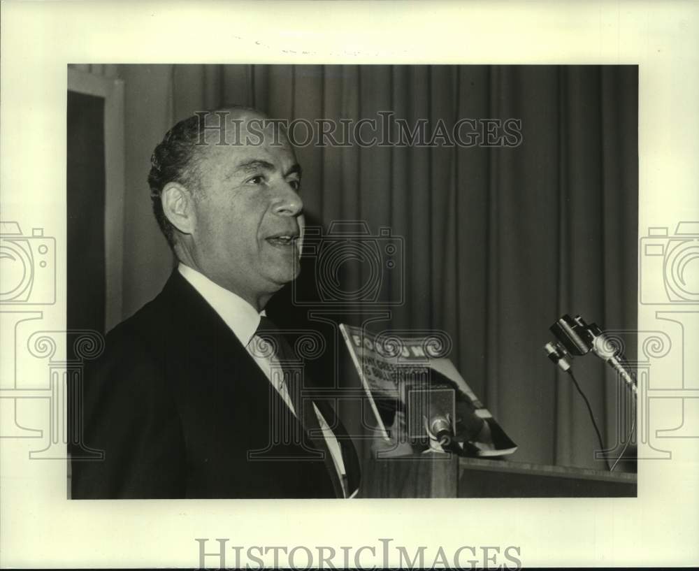 1987 Editor of Fortune magazine speaking to Tulane Biz School. - Historic Images