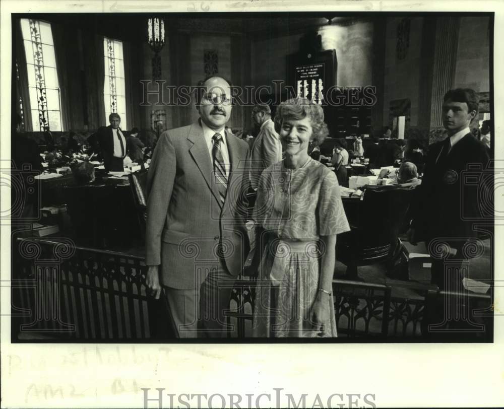 1986 Press Photo Louis Charbonnet & Mary Zervigon in the House of Rep. Chamber - Historic Images