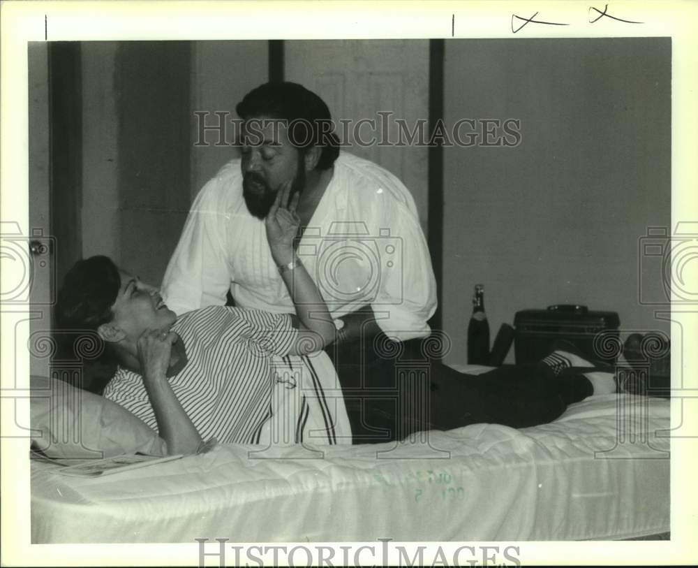 1992 Press Photo Allen Little and Arlene D. Morro star in &quot;Lend Me a Tenor&quot; - Historic Images