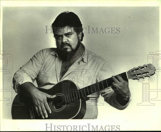 1987 Press Photo Alfonso Lobo, who wrote a song called "Freedom Fighter" - Historic Images