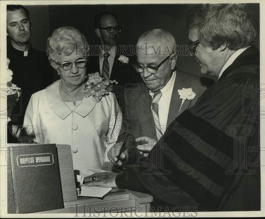 1972 Press Photo Mrs. and Mrs. Oliver Liner - Historic Images
