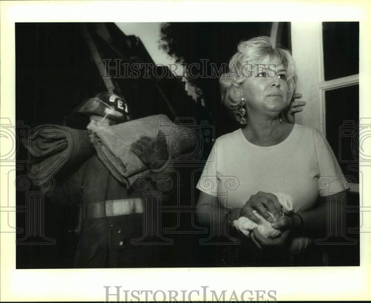 1995 Press Photo Bonnie Loftis warned Parc Fontaine Condo Residents of fire - Historic Images