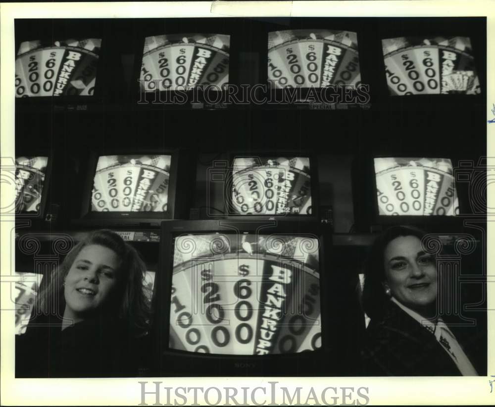 1992 Press Photo Julie Jones and teacher Janet Lorio won at Wheel of Fortune - Historic Images