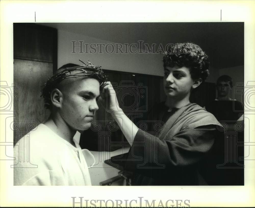 1993 Press Photo Jeff Lorio and Murphy Majoria during play at Holy Family Church - Historic Images