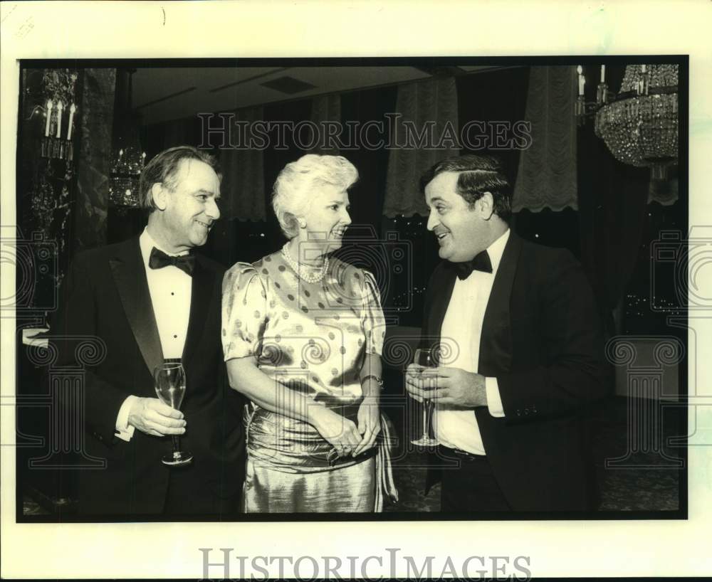 1989 Press Photo Dr. Alfredo and Helene Lopez, Pablo Sanchez-Teran at reception - Historic Images