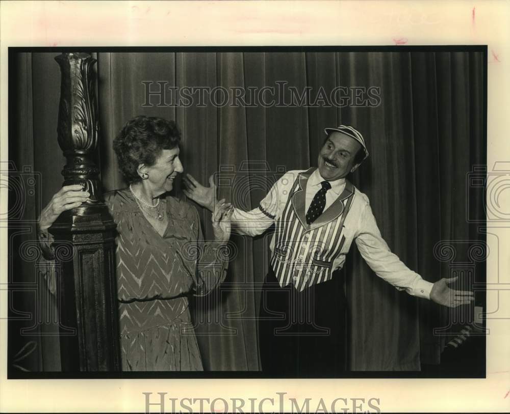 1990 Press Photo Lois Crandell and Emmett Johnson at Le Petit Theater - Historic Images