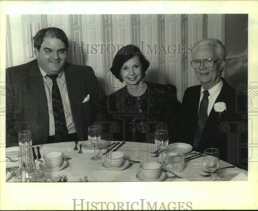 1989 Press Photo Dan Johnson, Shirley and Dr. Robert Lancaster at De Paul dinner - Historic Images