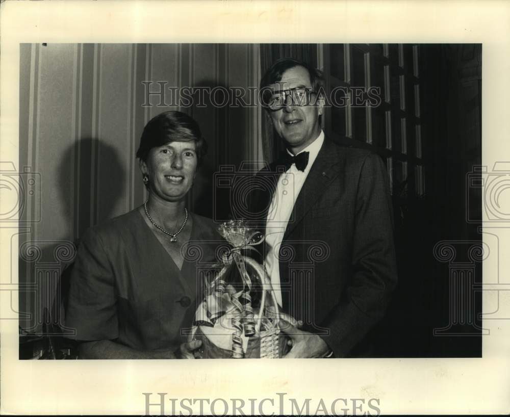 1991 Press Photo Susan & Dr. Daniel Johnson at Women Chef's Cook Off - Historic Images