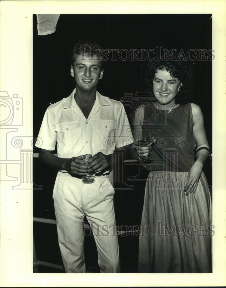 1986 Press Photo Pierre Andrade &amp; Lil Mackie at a party aboard the Jeanne d&#39;Arc - Historic Images