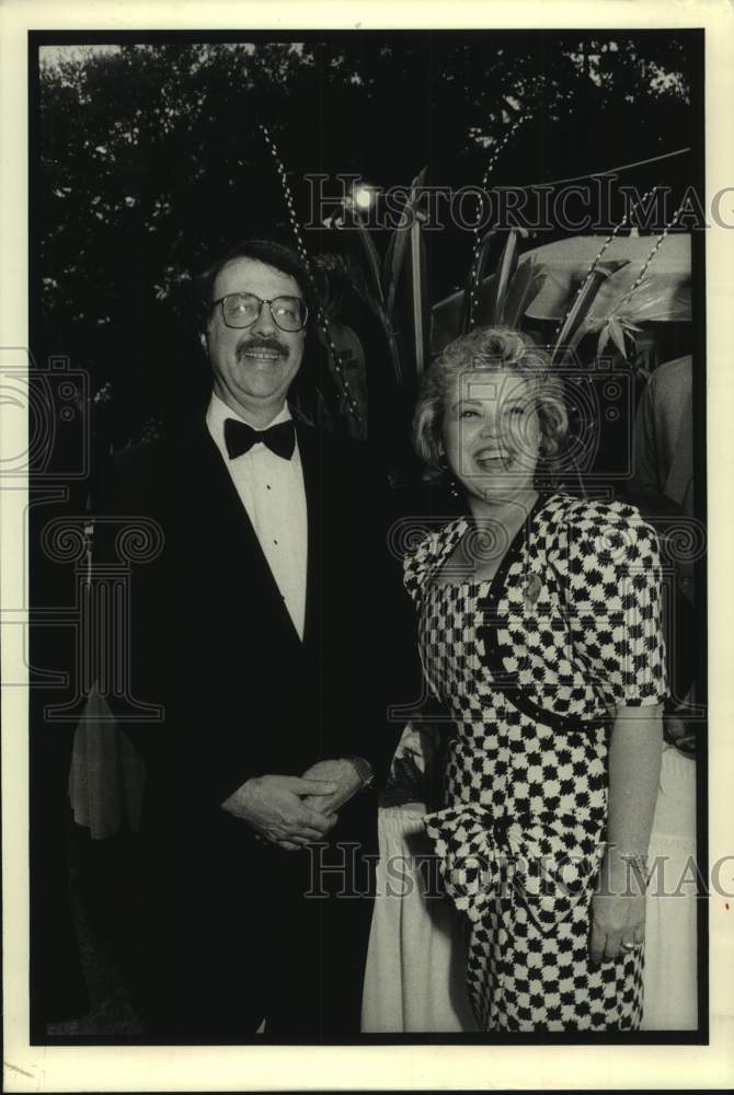 1990 Press Photo Dr. Sam ANdrews and Dianne MacKenzie at Zoo To Do. - Historic Images