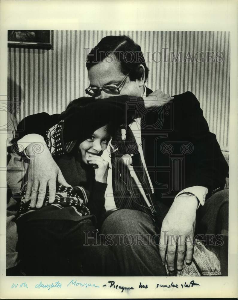 1977 Press Photo Mayor Ernest Morial kisses his daughter&#39;s arm - Historic Images