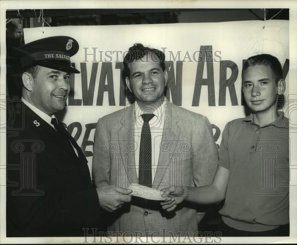 1961 Vernon Williams with Captain Sidney Lynch and Sal Maggio-Historic Images