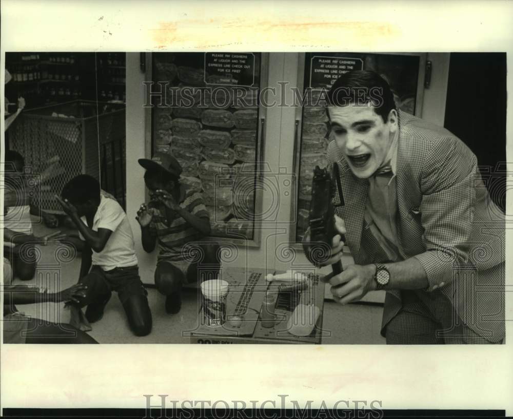 1987 Press Photo Salvatore Maggiore, a Pee Wee Herman imitator- Schwegmann Store - Historic Images