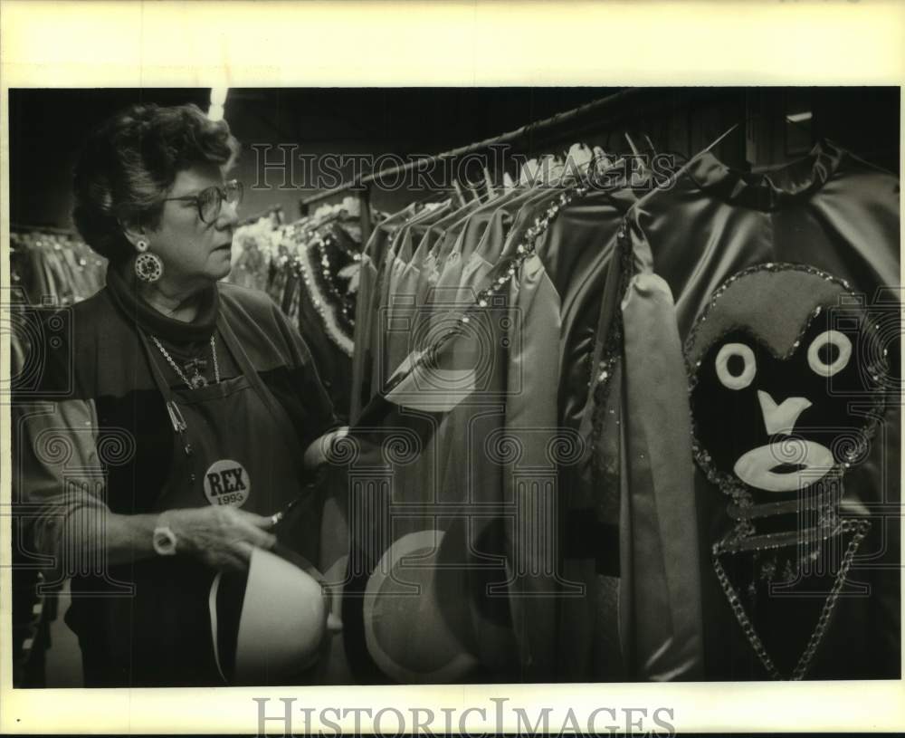 1993 Press Photo Taffy Maginnis, Rex Den Mother for 30 Years, costumer for Rex - Historic Images