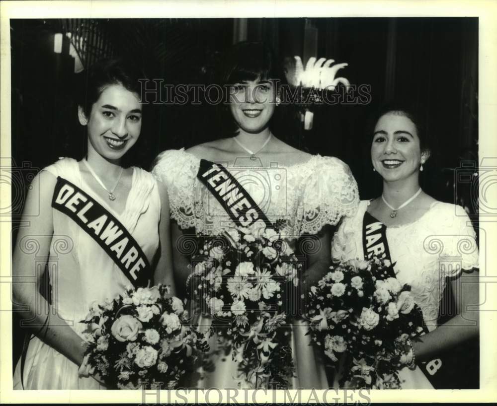 1995 Press Photo Amelie Trahant, Kendall Maginnis, Julie Guste-Debutantes - Historic Images