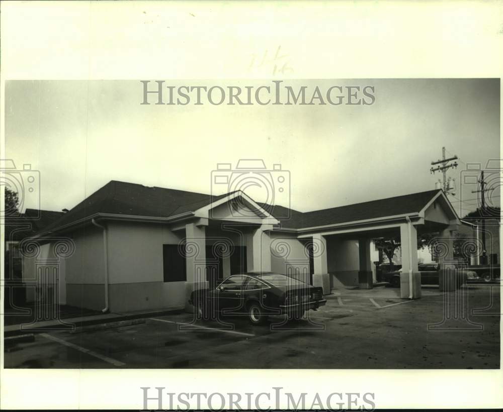 1987 Press Photo Exterior of the Magazine St. Magnetic Resonance Imagery Clinic - Historic Images