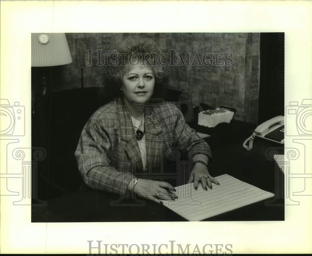 1989 Press Photo Pattie Mader, Vice President for First Federal Savings Bank - Historic Images