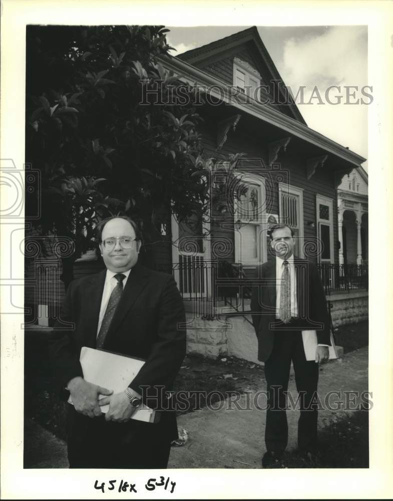 1990 Press Photo Jerry Lucas &amp; Paul G. Gendron in property at 1238-40 N. Galvez - Historic Images