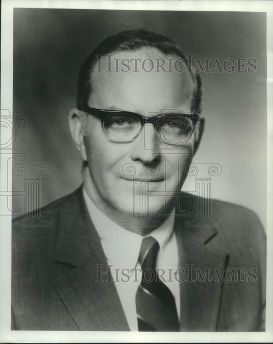 1971 Press Photo G. Thomas Ludwig, V.P. for Joseph E. Seagram & Sons, Inc - Historic Images