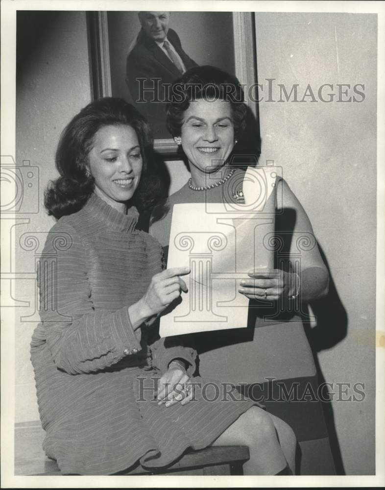 1971 Mrs. Martzell &amp; Mrs. Jefferson, fund drive officers - Historic Images