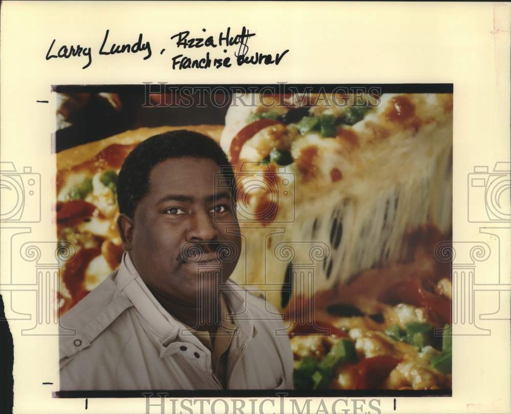 1993 Press Photo Larry Lundy, Pizza Hut franchise owner - Historic Images