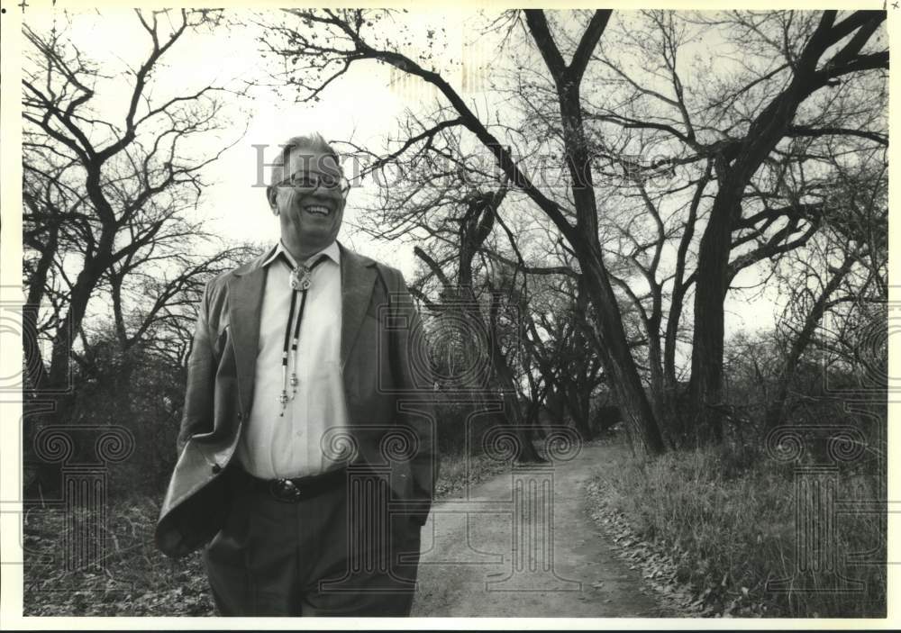 1993 Press Photo Manuel Lujan walks through Rio Grande Nature Center - Historic Images