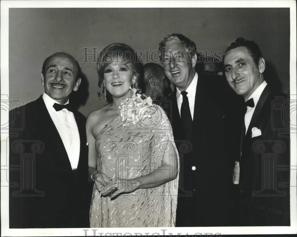 1969 Press Photo Group attending the White House News Photographers Ass. Dinner - Historic Images