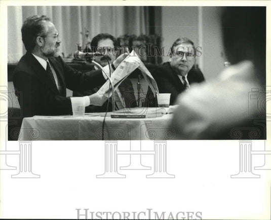 1995 Press Photo Attorneys Jonathan Lake & etal at Gates of Prayer in Metairie - Historic Images