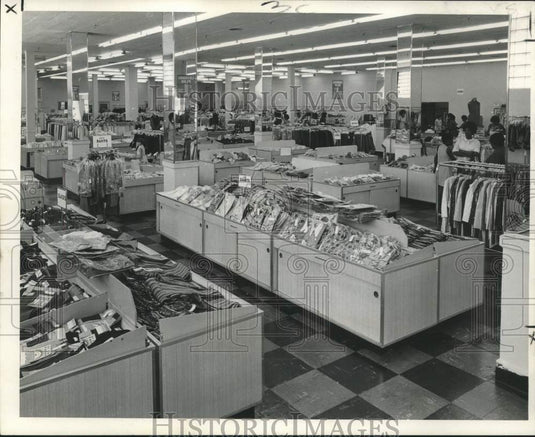 1972 Lynns Junior Department store on 1400 Canal Street - Historic Images
