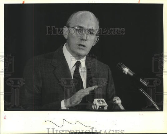 1988 Press Photo Edwin Lupberger, chairman of Middle South Utilities at Hilton - Historic Images