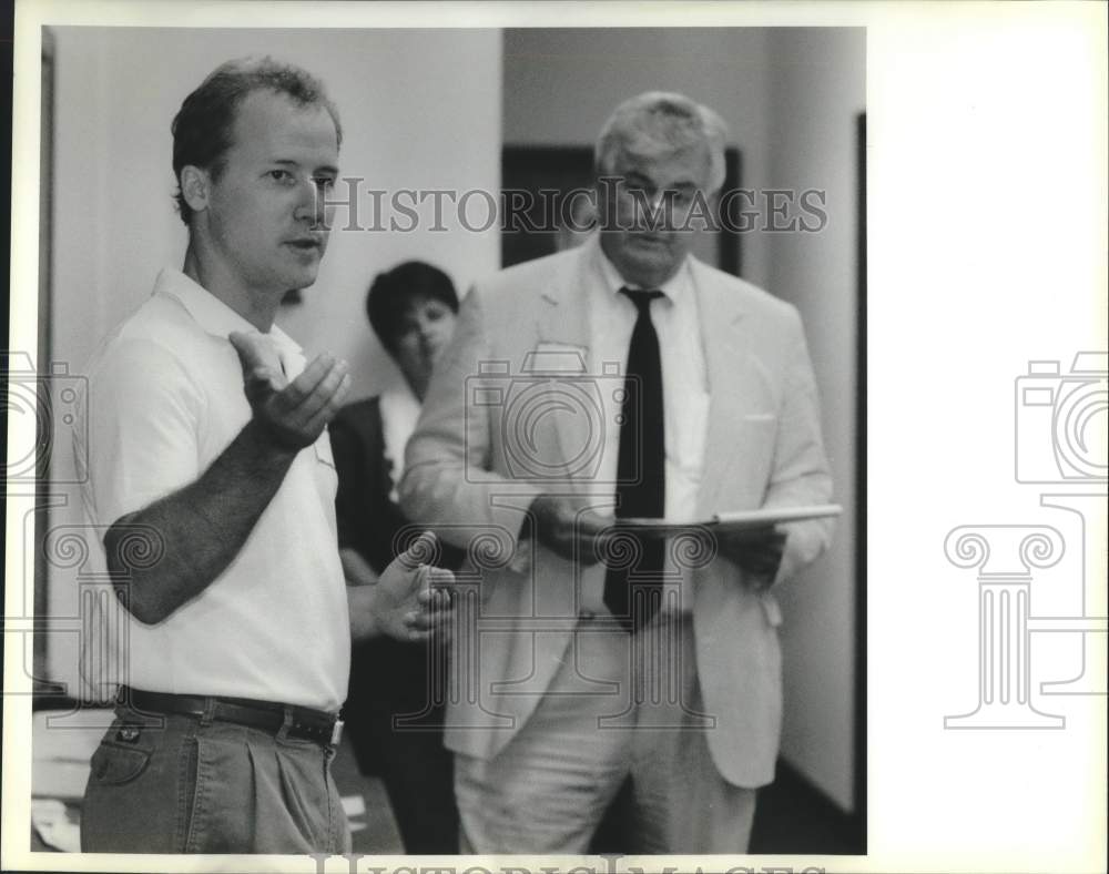 Press Photo Phil Lynch reports to the Mandeville Greater Chamber of Commerce - Historic Images