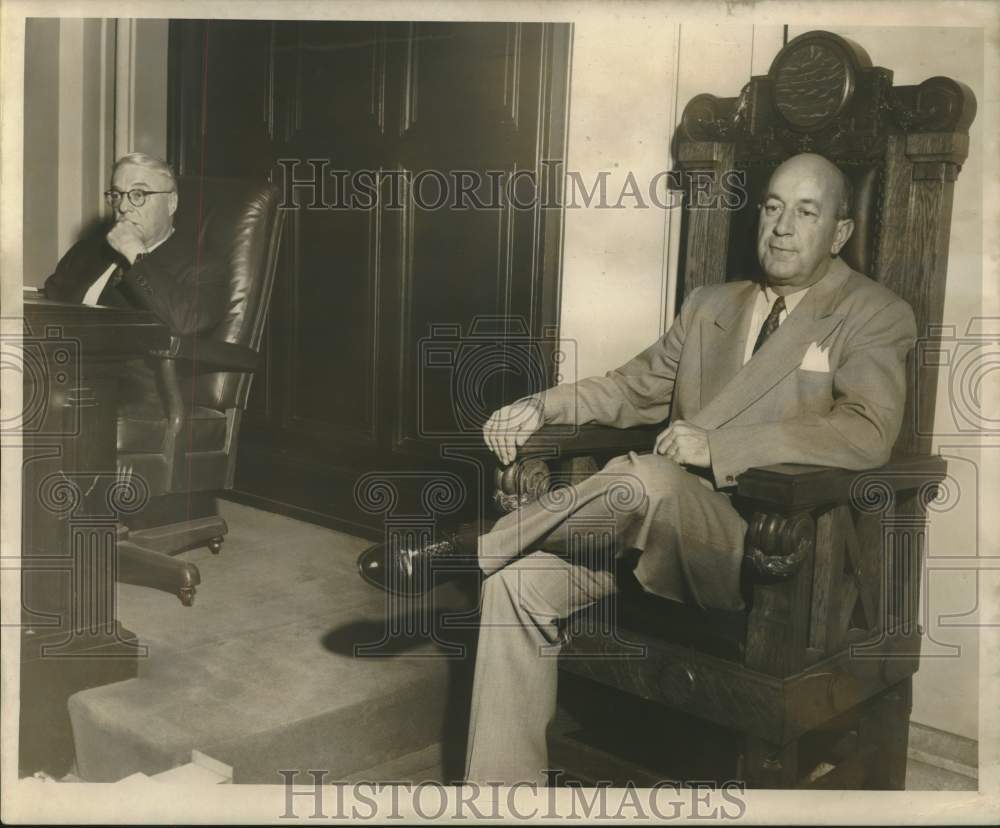 Press Photo Participants In Trotting Track Hearing, Civil Courts Building - Historic Images