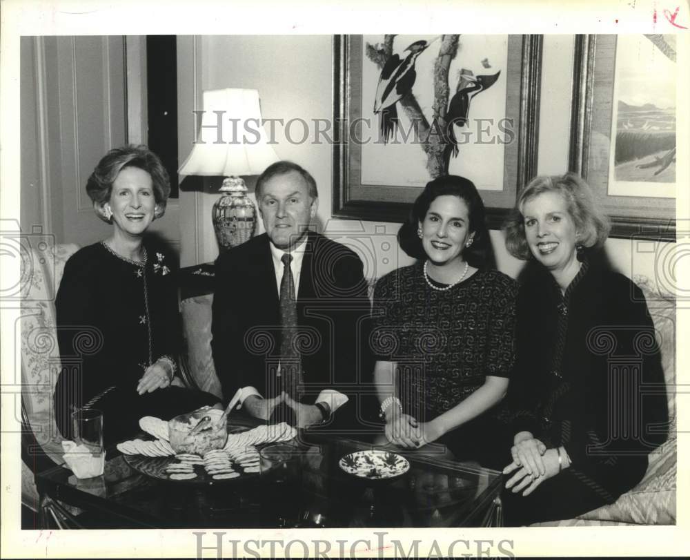 1994 Press Photo Susan &amp; Doug Johnson, Debe Lykes, Devvy Kuhner, Longue Vue - Historic Images