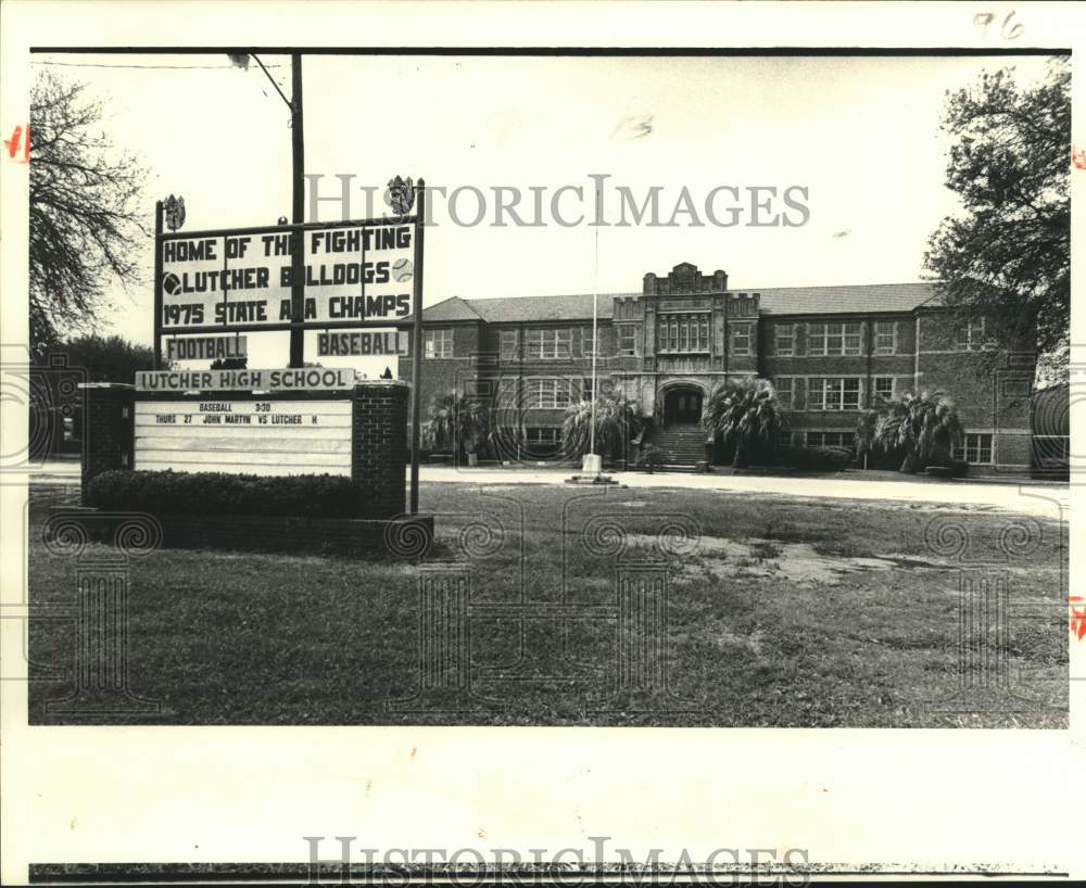 1980 Exterior view of Lutcher High School prior to race riot - Historic Images