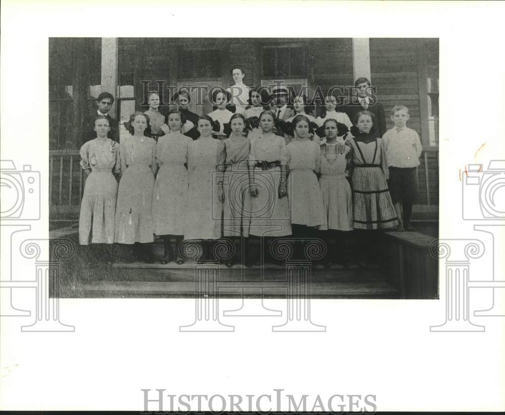 1988 Press Photo Students and faculty at Lutcher High School in 1909 - nob73238- Historic Images